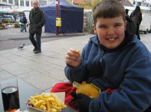 Just like the Germans do it -- they eat their pommes frites with a toothpick!